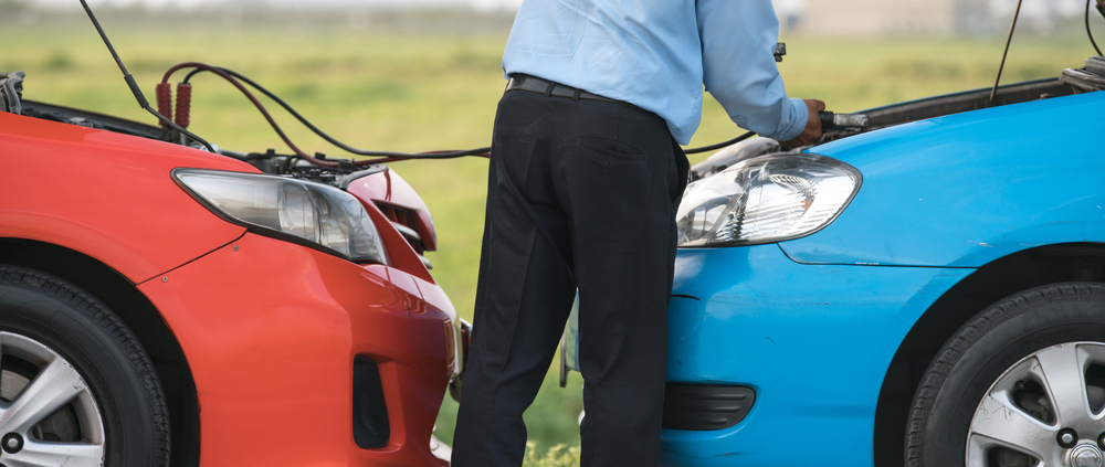 Batteria dell'auto scarica: sintomi, cosa fare e come ricaricarla 